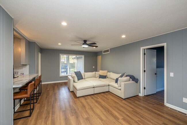 Building Photo - Gorgeous home for rent in very desirable M...