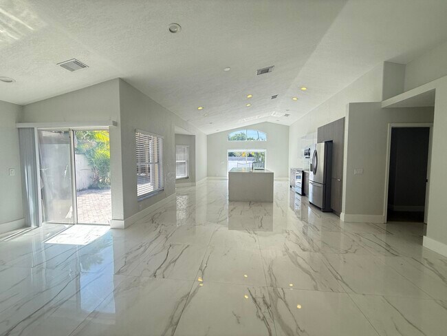 Foto del edificio - 4891 SW 34th Terrace