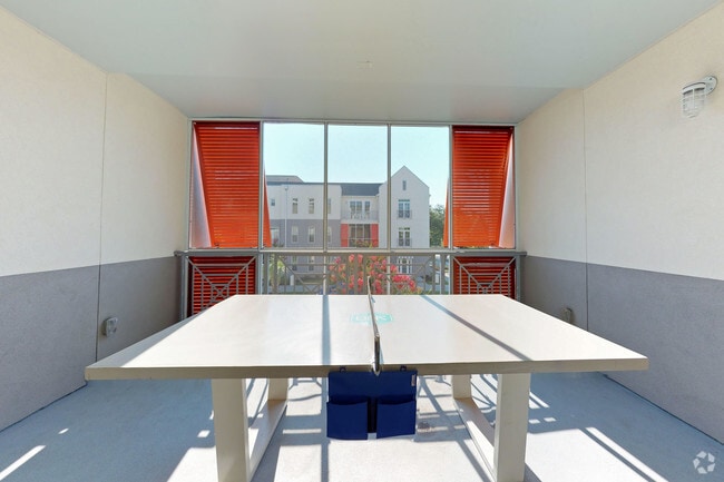 Community Porch - Montague at Park Circle