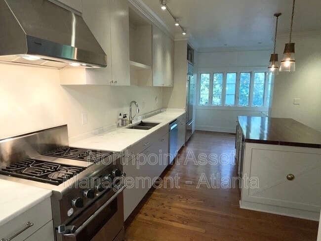 Building Photo - 2588 Winslow Dr NE