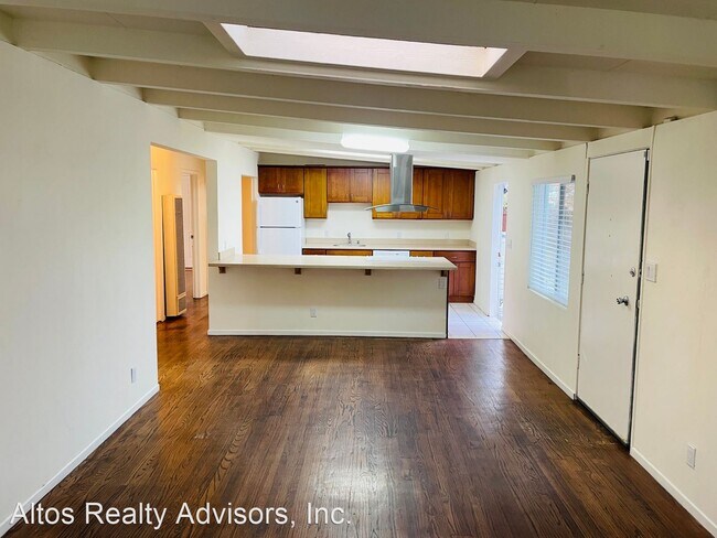 Building Photo - 3 br, 3 bath House - 1021 E. Duane Ave