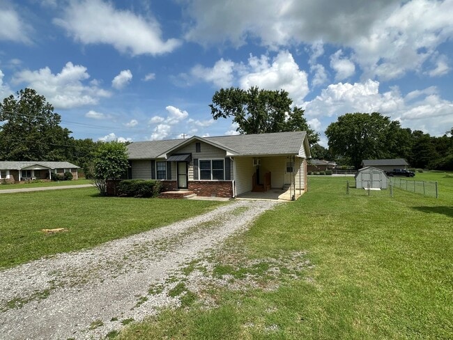 Building Photo - 1392 Suzanne Dr