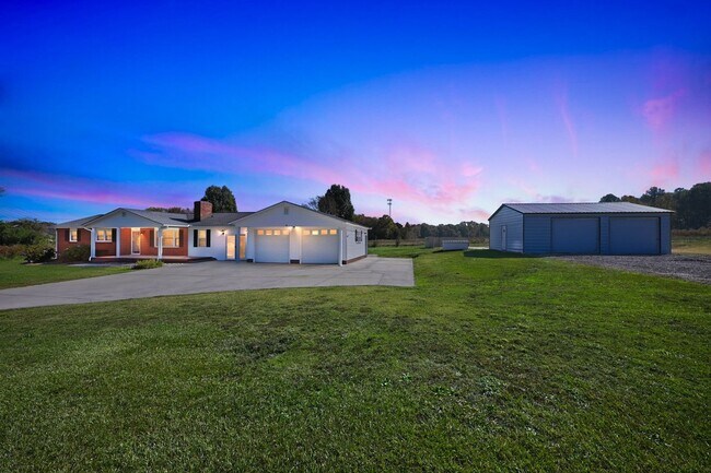 Foto del edificio - 1580 N Honeycutt St