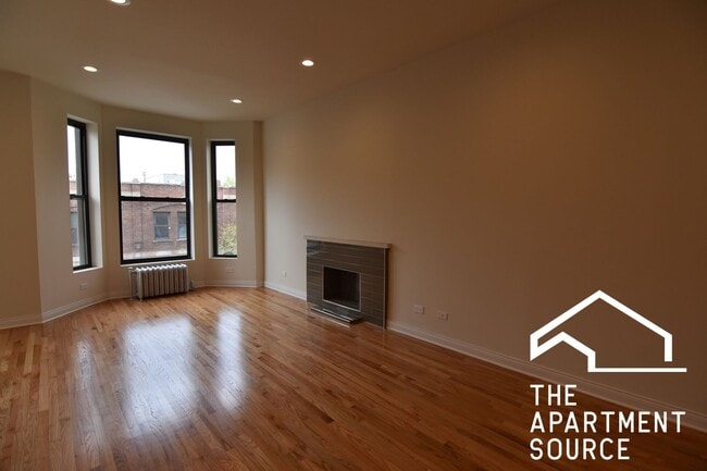 Building Photo - 907 W Belmont Ave