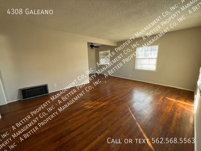 Building Photo - REMODELED 2 BED HOUSE - New Kitchen & Bath...