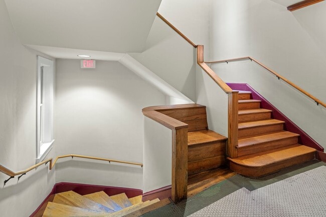 Building Photo - 55 1/2 Haywood St, Apt 3B