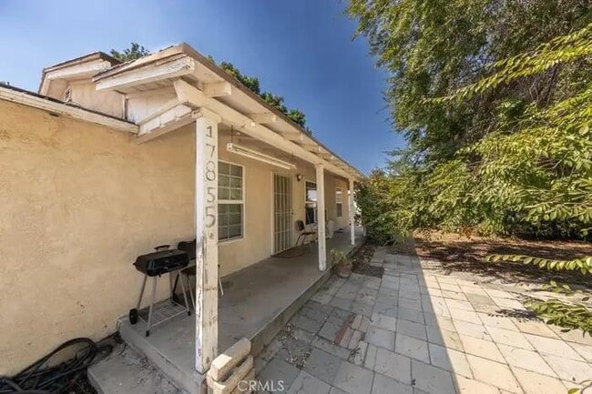 Foto del edificio - 17855 Arrow Blvd