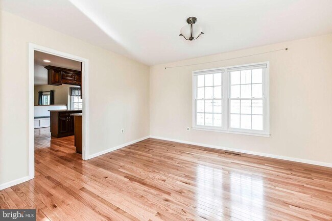 Building Photo - 9766 Oleander Ave