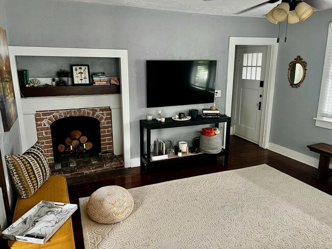 Building Photo - 1531 Hough St