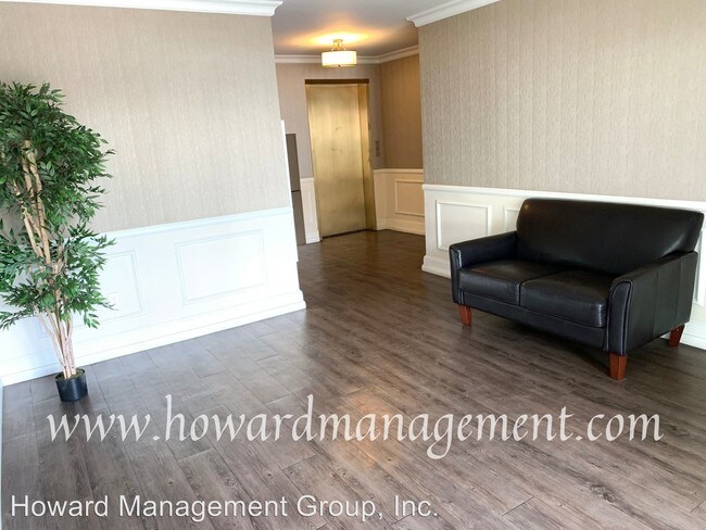 Foto del edificio - 11666 Mayfield Ave