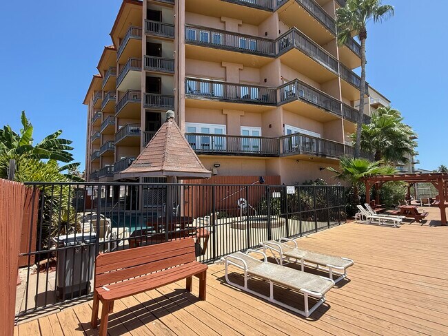 Foto del edificio - 4901 Laguna Blvd