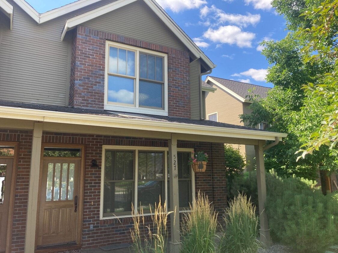 Primary Photo - Beautiful Condo in Sisters w/community poo...