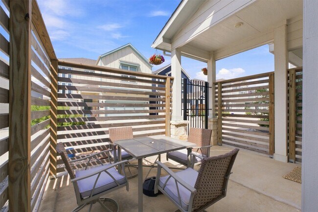 Foto del edificio - 2419 Driftwood Trl