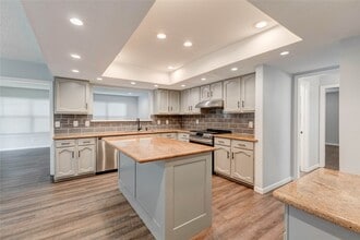 Building Photo - 9614 Charter Ridge Dr