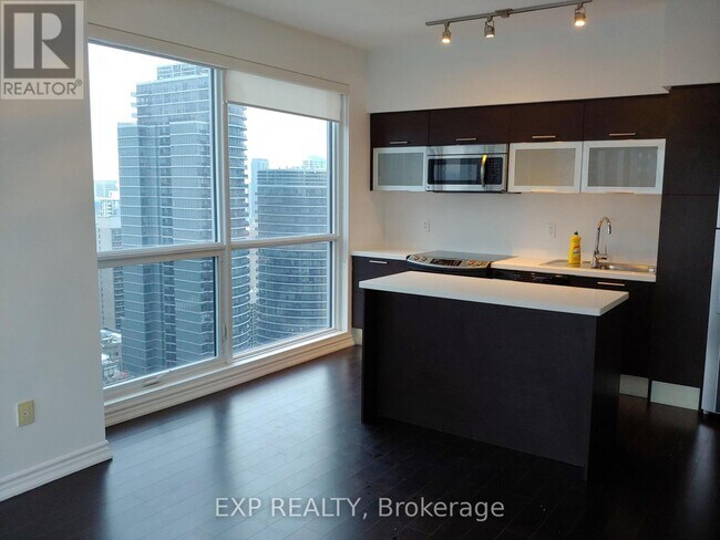 Building Photo - 386 Yonge St