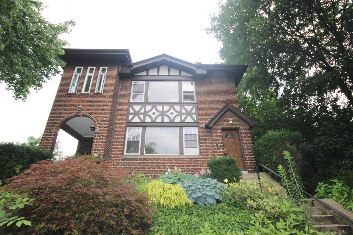 Foto principal - 5206 Ellsworth Ave