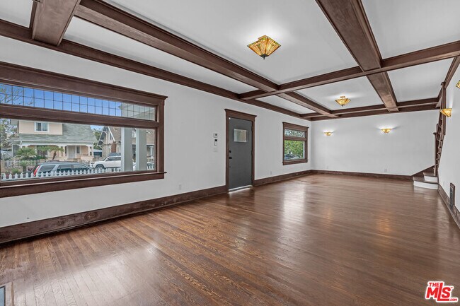 Foto del edificio - 1804 Roosevelt Ave