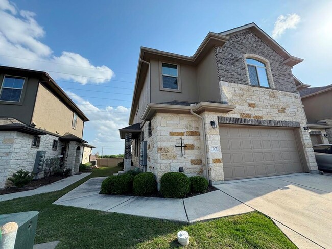 Building Photo - 2880 Donnell Dr