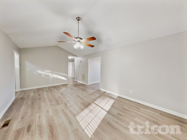 Foto del edificio - 149 Cambridge Elm Dr