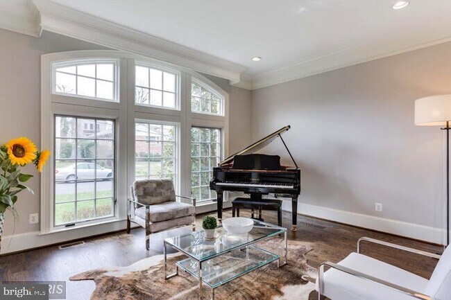 Foto del edificio - 6906 Chelsea Rd