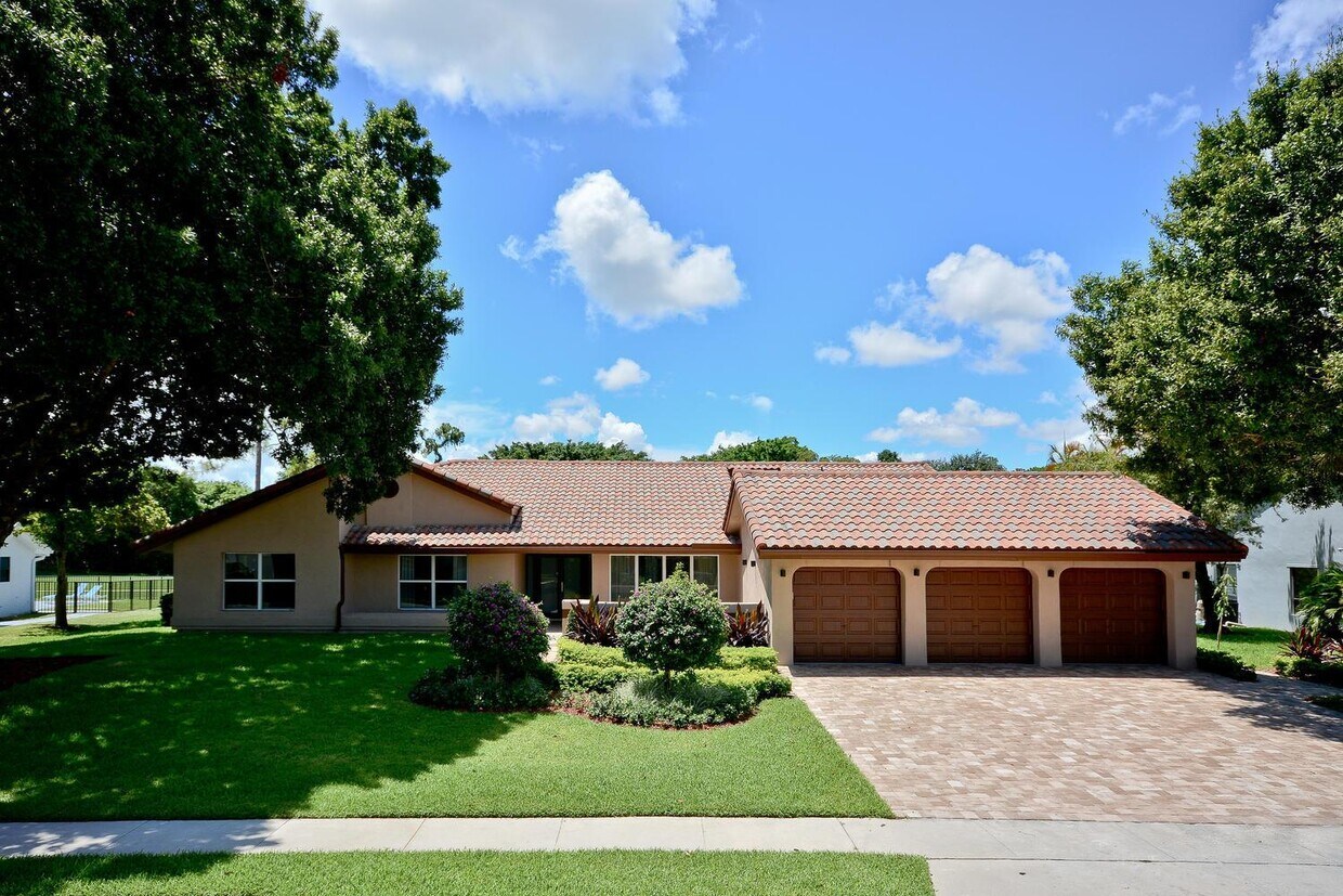 Primary Photo - 10214 Boca Woods Ln
