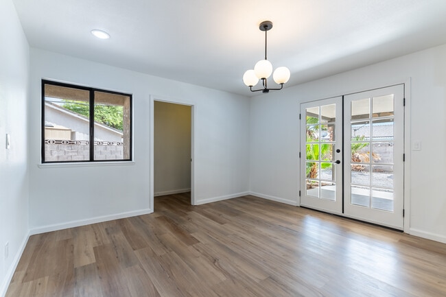 Building Photo - 700 Glen Abbey Cir