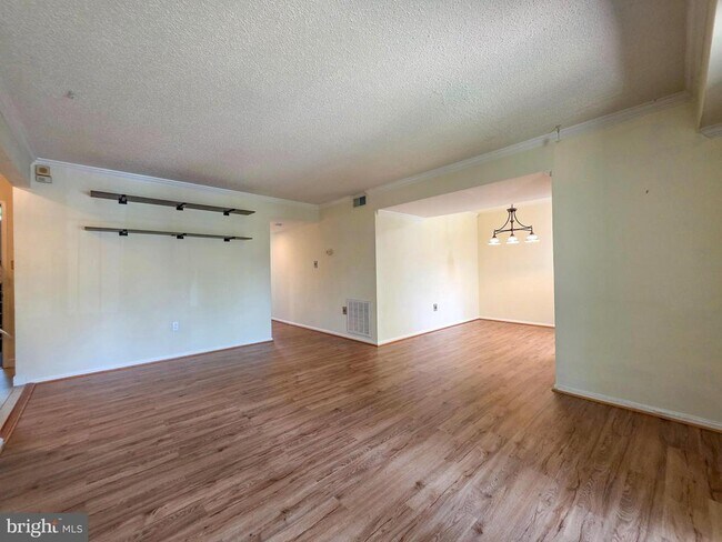 Building Photo - 7758 New Providence Dr