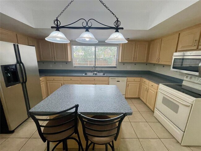 Building Photo - 14904 Lake Forest Dr