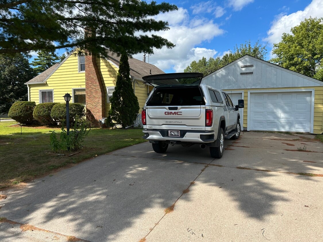 Building Photo - Main Street