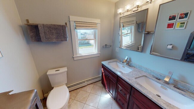 Building Photo - State St