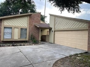 Building Photo - 914 Blue Bonnet Dr