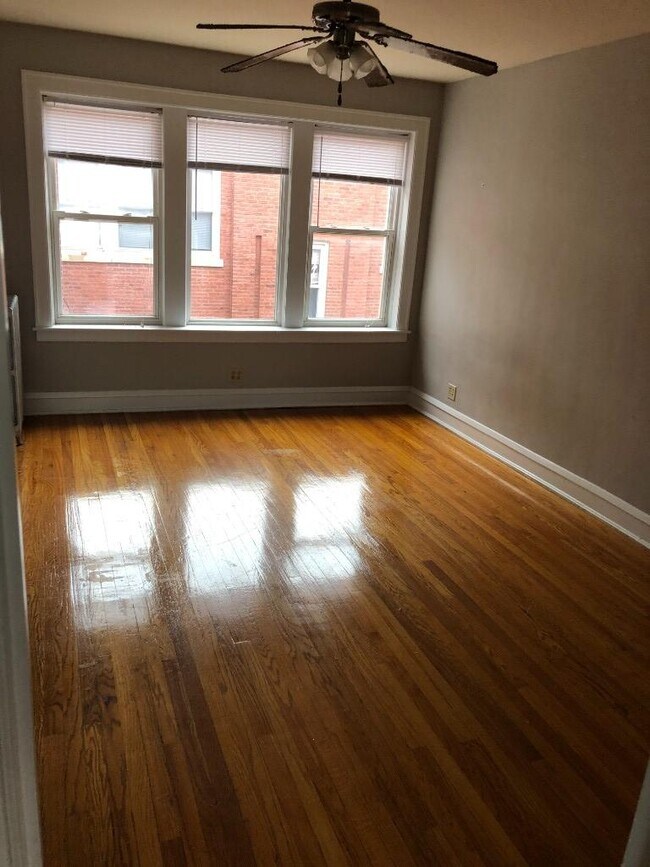 Foto del edificio - 3115 W Foster Ave