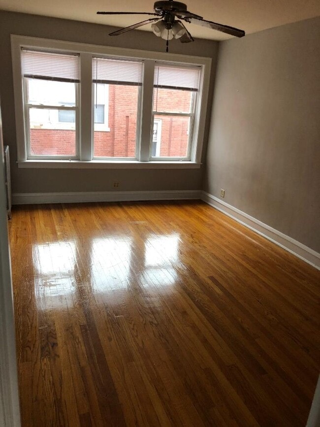 Building Photo - 3115 W Foster Ave