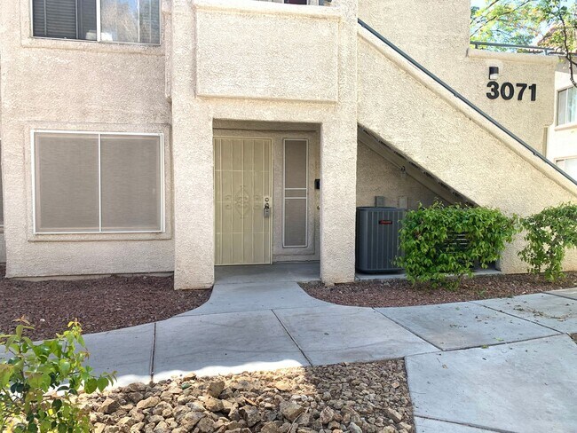 Foto del edificio - Thrive in this upgraded first-floor two be...