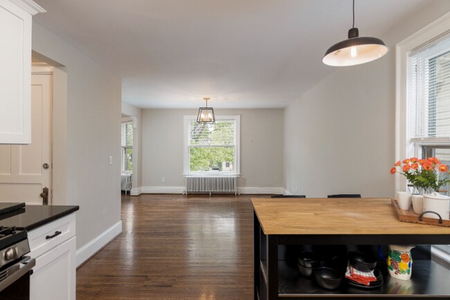 Building Photo - 448 Norwood Ave