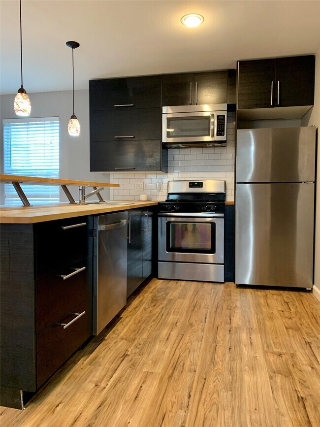 Foto del edificio - 602 W 18th St