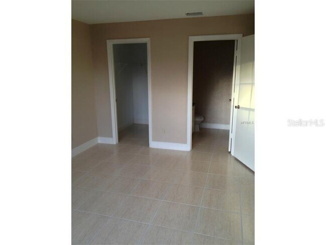 Building Photo - 2550 N Alafaya Trail