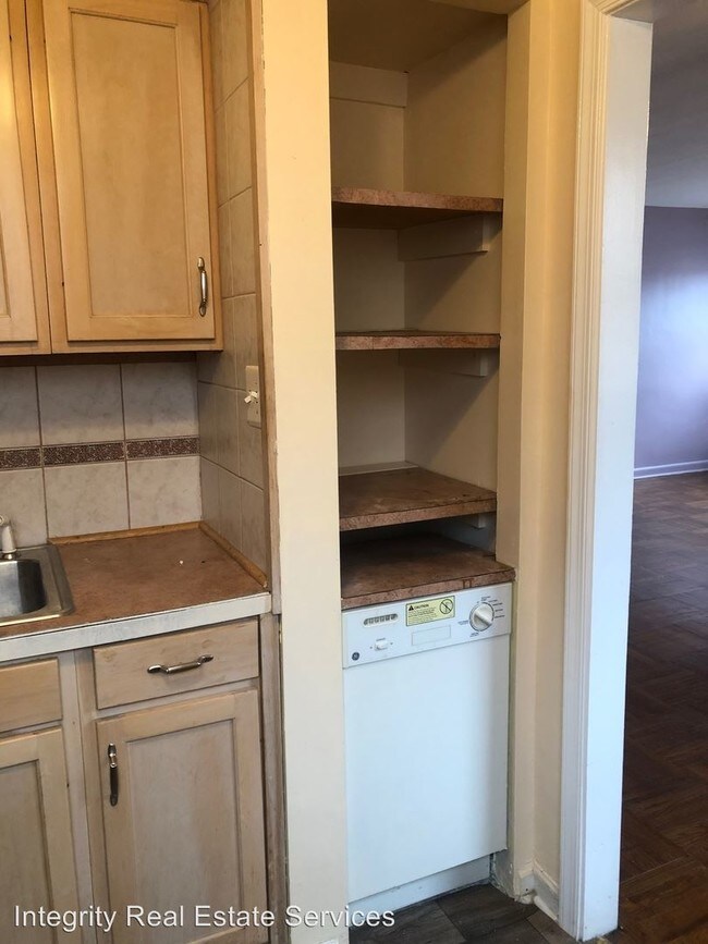 Building Photo - 922 Durard St