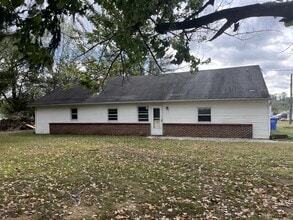Building Photo - 11 Pine Hill Ave