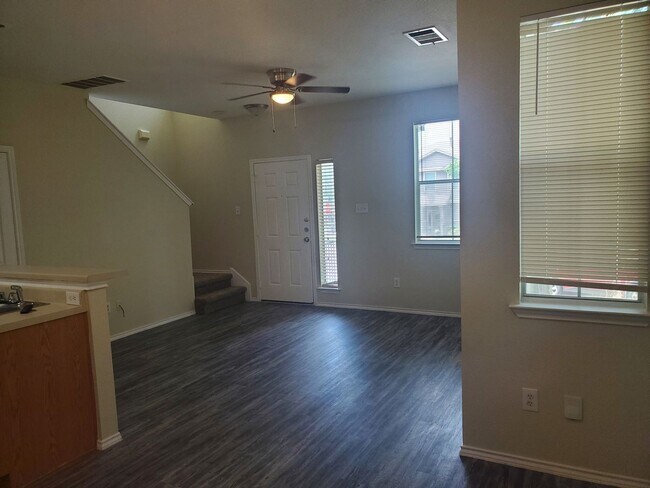 Foto del edificio - 14001 Cambourne Dr