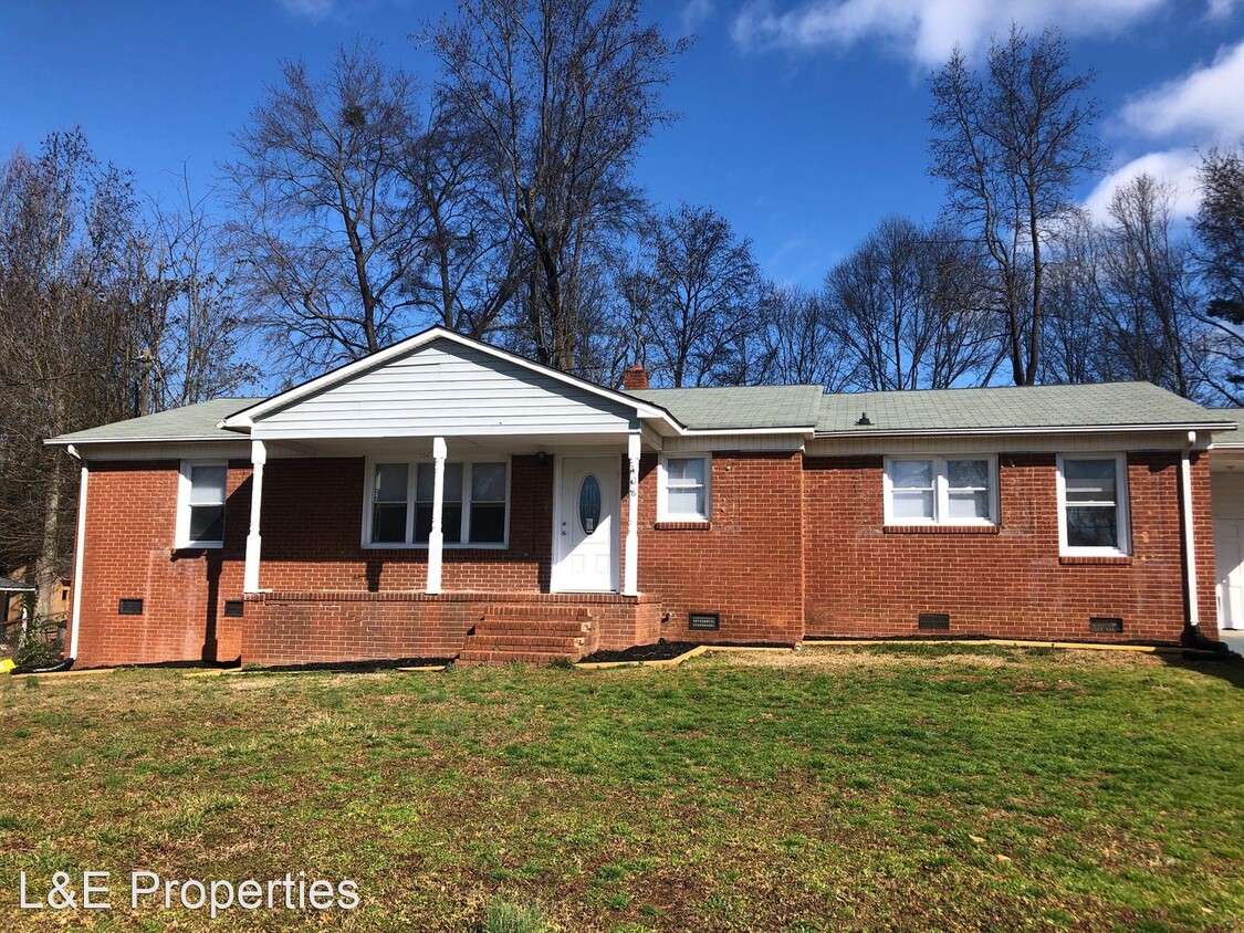Primary Photo - 4 br, 2 bath House - 408 Forestway Drive