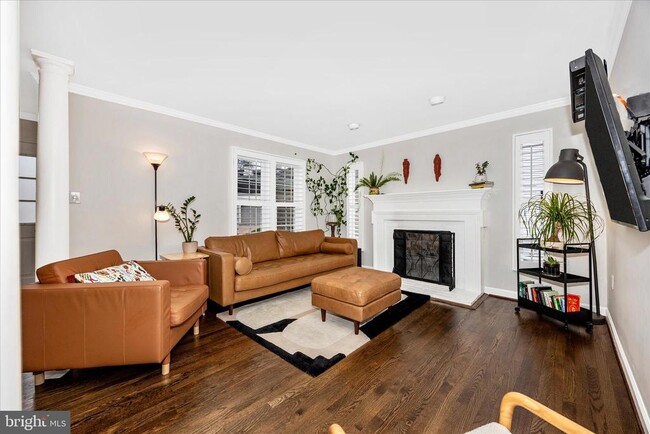 Foto del edificio - 2465 Bear Den Rd