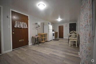 Building Photo - 551 Templeton Ave