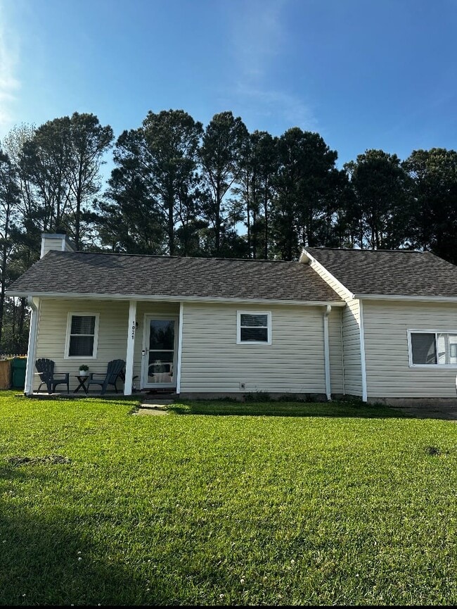 Building Photo - 1021 Spring Villa Dr