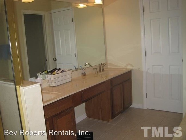Building Photo - 3 br, 2.5 bath House - 109 Crestpoint Court