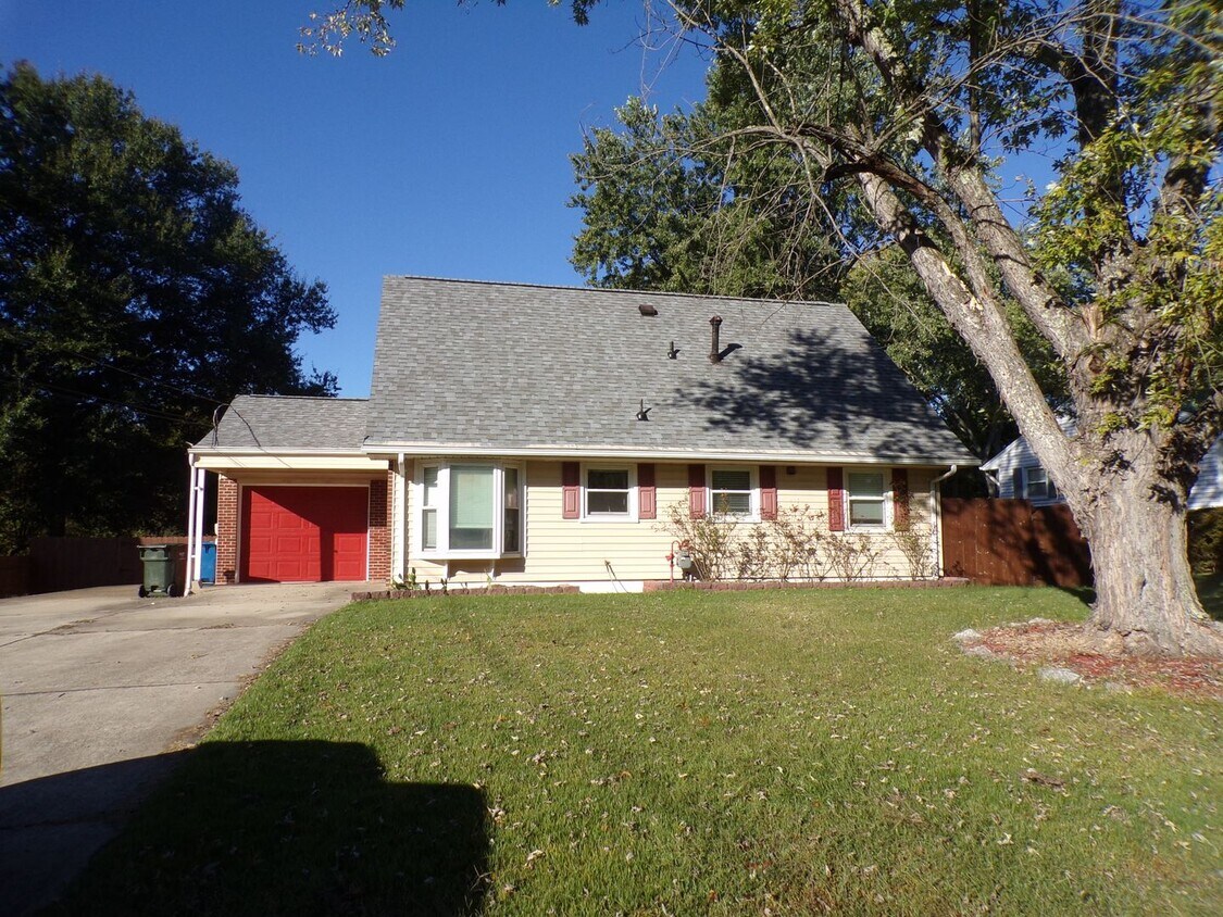 Primary Photo - Well maintained cute house with huge fence yard