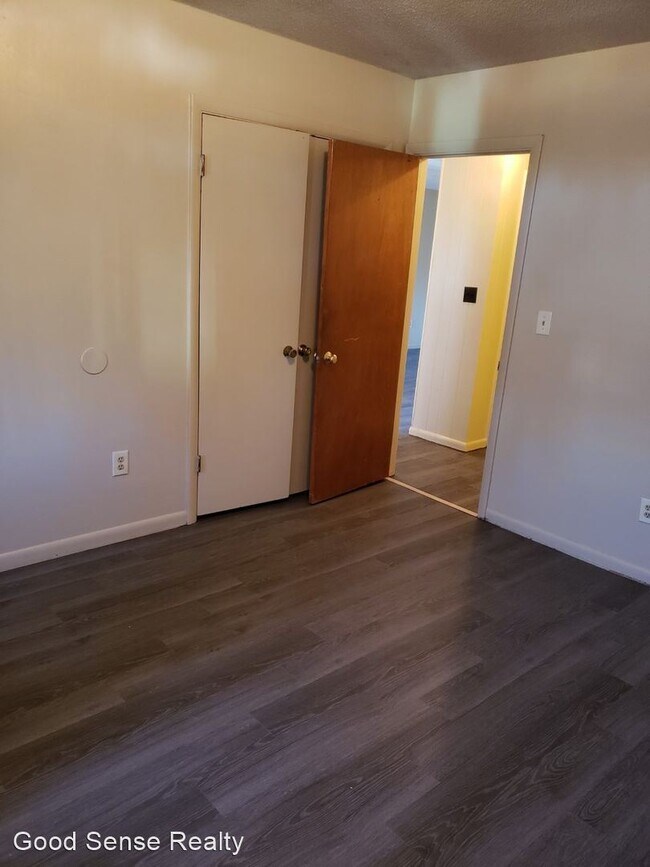 Building Photo - 2 br, 1 bath House - 2865 A Glenhills Cir