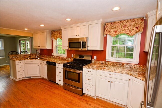 Foto del edificio - 45 Cushing Rd