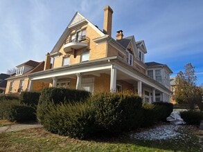 Building Photo - 544 E Pearl St