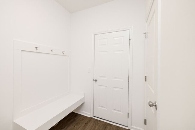 Building Photo - 3 br townhome Walking Distance to Downtown...